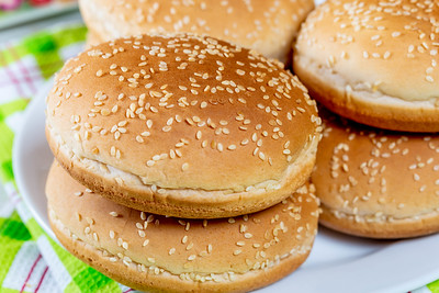 stack of empty burger buns, photo by Marco Verch